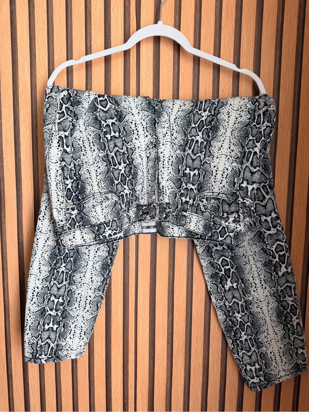 William Rast Black & White Snake-Print Cropped Pants